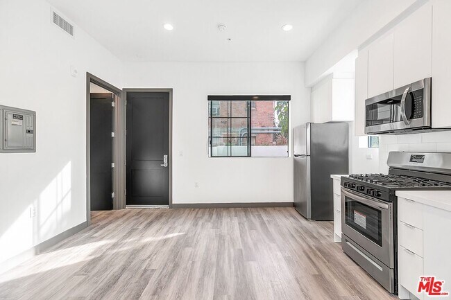 Building Photo - 161 S Normandie Ave