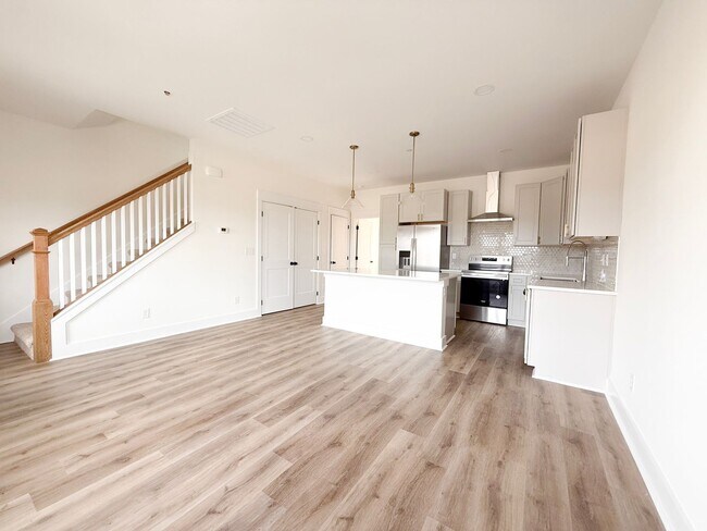 Foto del edificio - 3-Bedroom, 2.5 Baths, and the Space You’ve Been Looking For