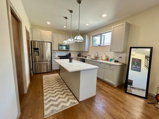 Foto del edificio - Capitol Hill/Cherry Hill Townhouse