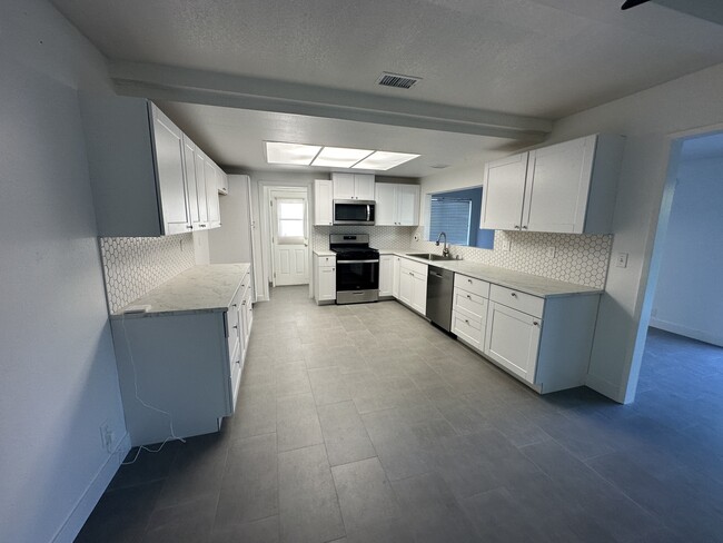 Remodeled Kitchen - 24171 Laulhere Plz