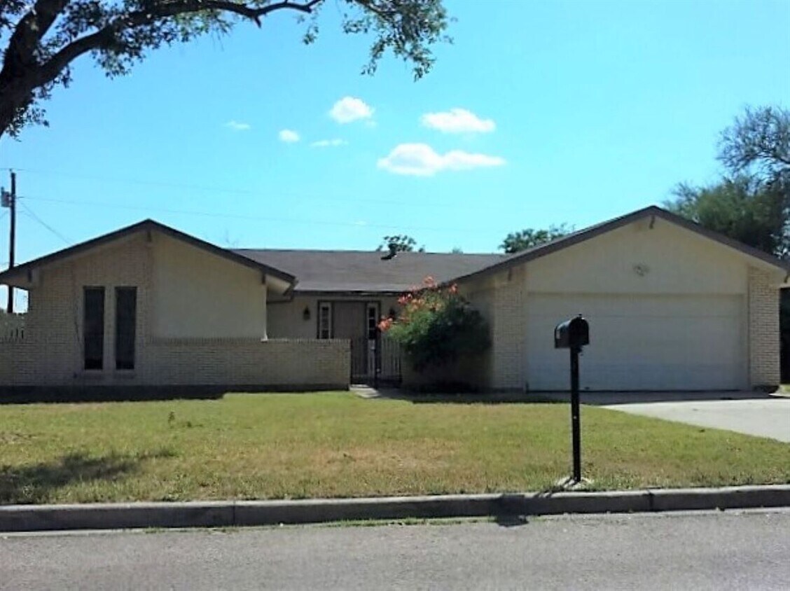 Building Photo - 219 Elizabeth Dr