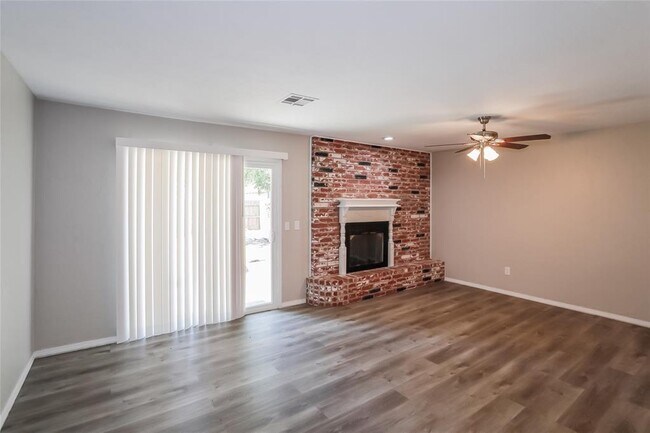 Foto del edificio - 2625 N Grant Ave