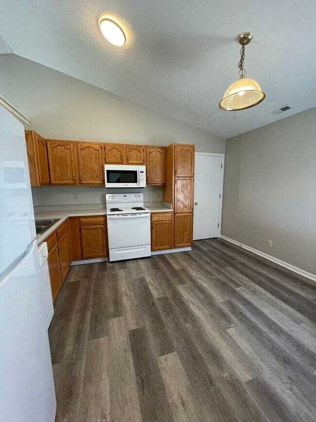 Foto del edificio - 3 Bedroom Single Family Home - Burnett Creek School District