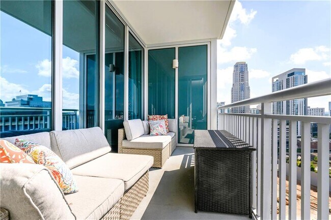 Foto del edificio - 3338 Peachtree Rd NE
