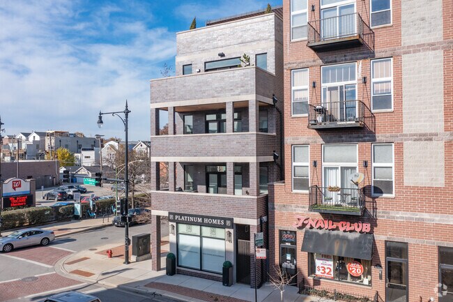 Building Photo - 1456 W Fullerton Ave