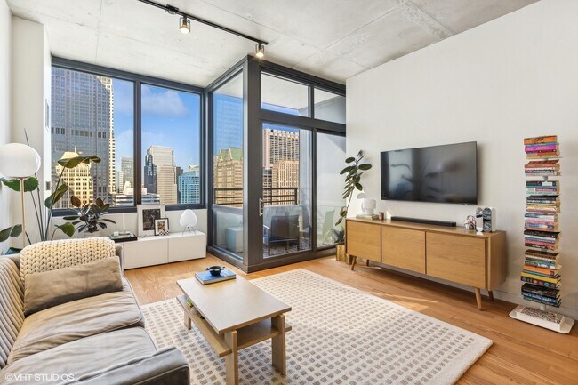 Building Photo - 235 W Van Buren St