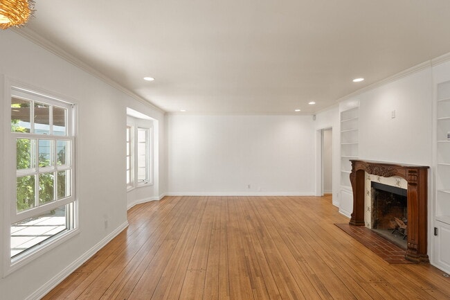 Building Photo - 103 N Anita Ave