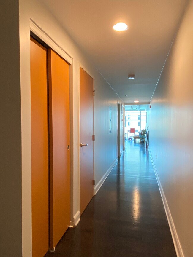 Foto del edificio - 100 E Gay St