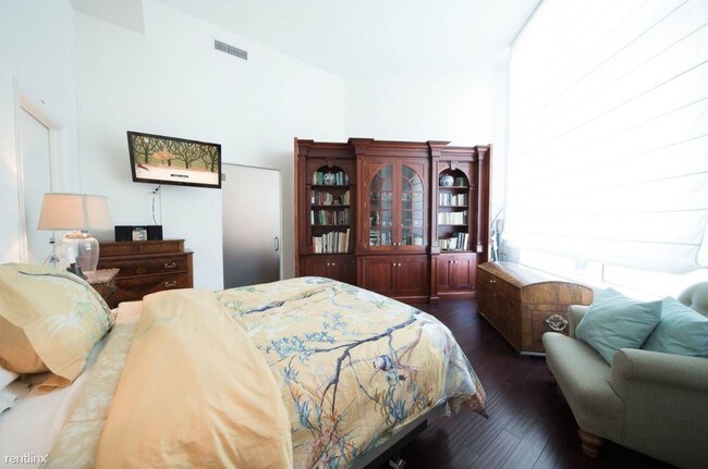 Building Photo - 255 S Avenida Caballeros