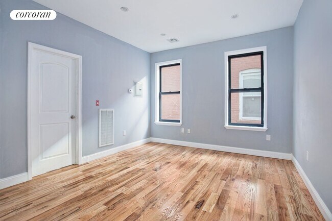 Building Photo - 25-40-40 99th St