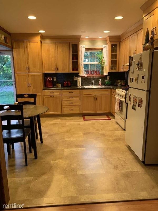 Building Photo - 2 br, 1 bath Condo - 316 Village Ln