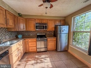 Building Photo - 58 Vanderbilt Ct