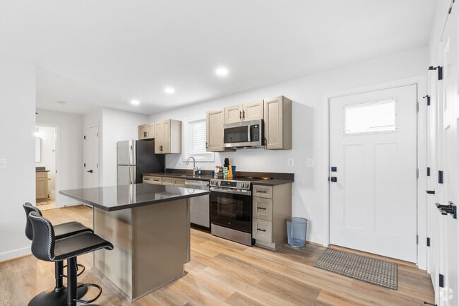 329 4th Avenue - 1BR, 1BA - 704SF - Kitchen - The Courtyard on 4th