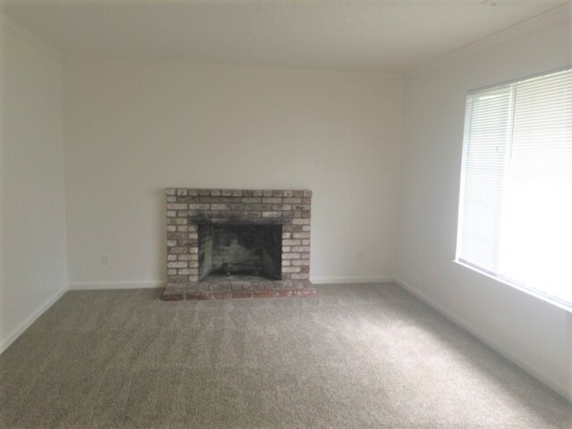 Foto del edificio - 3 Bedrooms, 2 Bathrooms- Plus 1bd 1ba Stud...