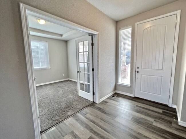 Photo - 5 Bedroom Home Close to Downtown Monument!!