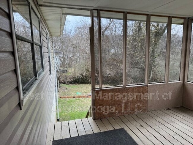 Building Photo - 223 Vreeland St