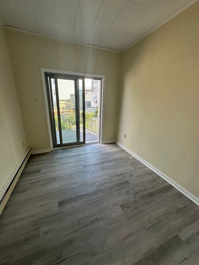 1129 E Passyunk Ave Unit 2F, Philadelphia, PA 19147 Room for Rent in