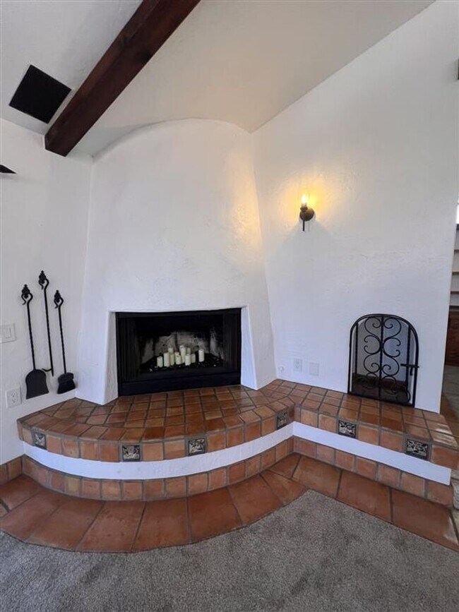 Foto del edificio - Spanish-Style, Long Term, Unfurnished House