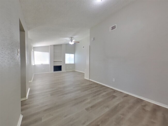 Foto del edificio - 6329 Porterway Dr