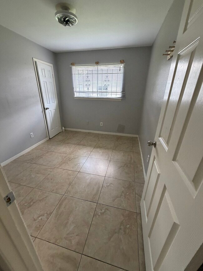 Foto del edificio - 7106 Haverton Dr