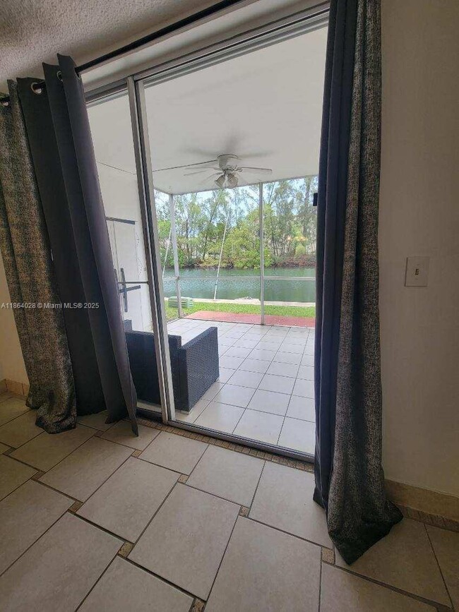 Foto del edificio - 3660 NE 166th St