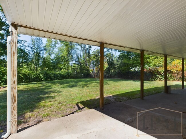 Building Photo - Coming Soon - Spacious 3 bedroom with atta...