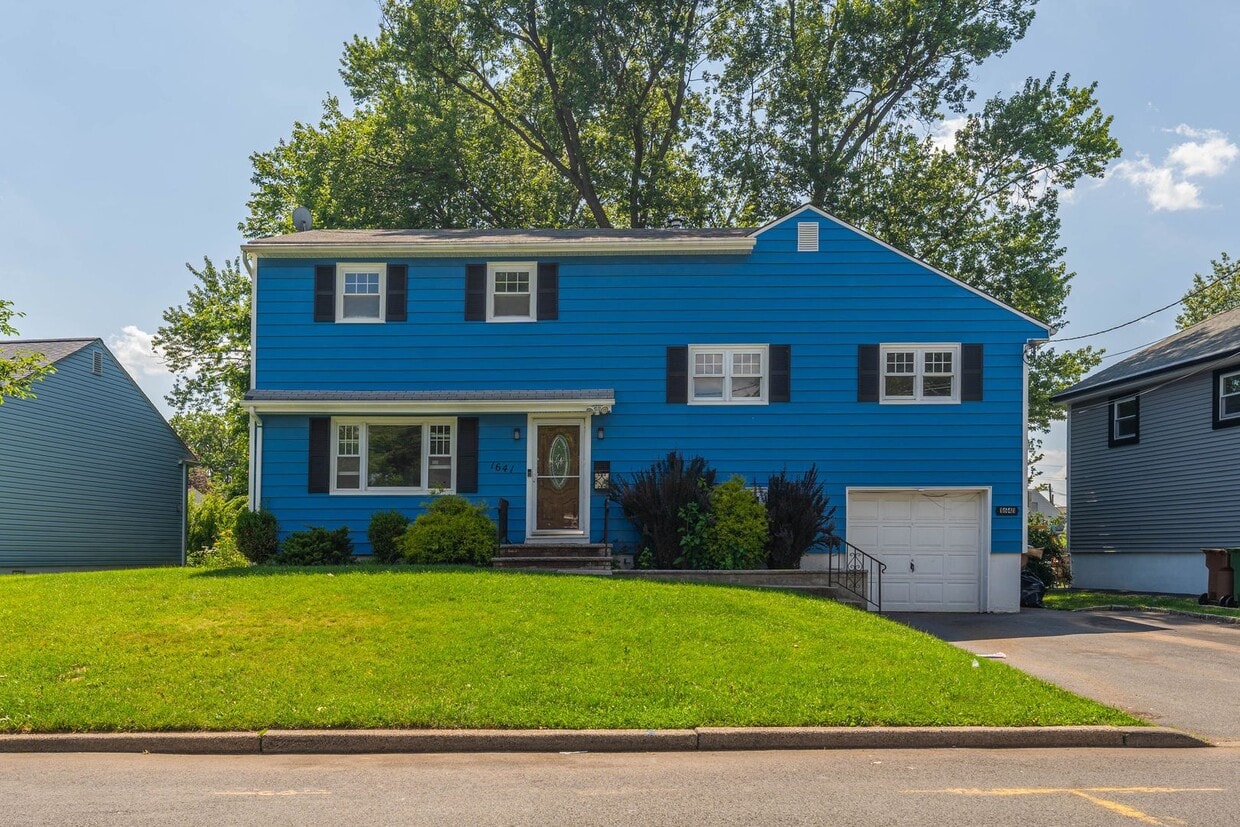 Spacious five bedroom home - Spacious five bedroom home