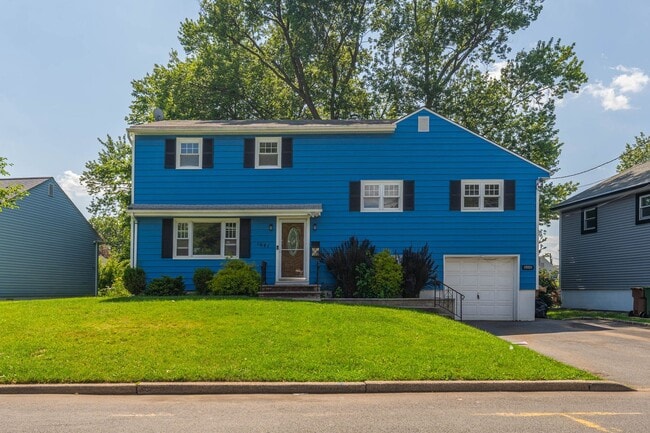 Spacious five bedroom home - Spacious five bedroom home