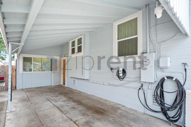 Foto del edificio - 1337 Acacia St