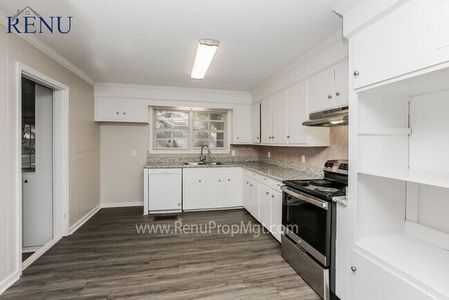 Foto del edificio - Holiday Special: 100% off your first month...