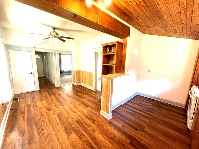 Building Photo - 809 Isley Blvd
