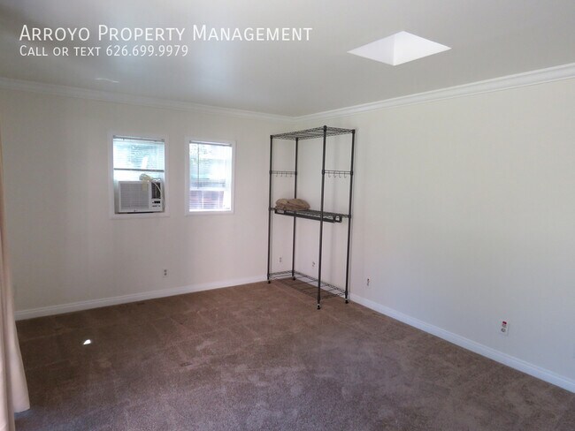 Building Photo - Cozy Backyard Studio