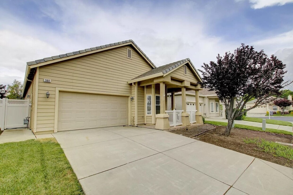 Primary Photo - Cute one story in a 55 or better gated community.