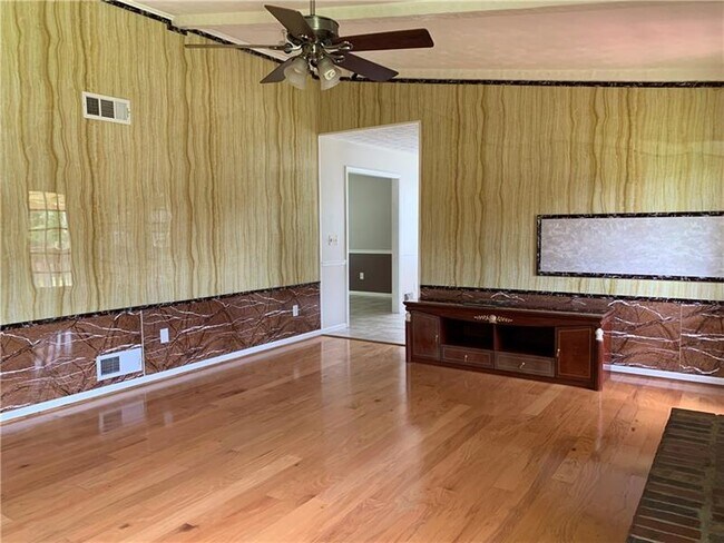 Building Photo - 2441 Hidden Hills Dr