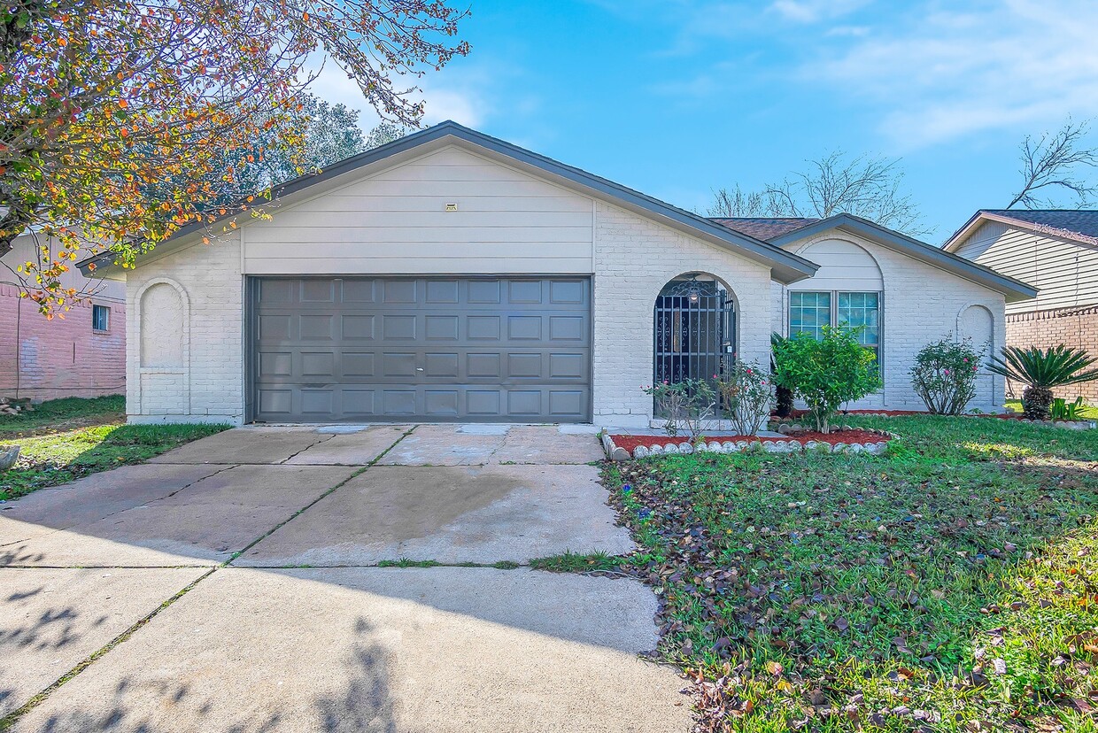 Primary Photo - 4909 Meadow Pl Dr