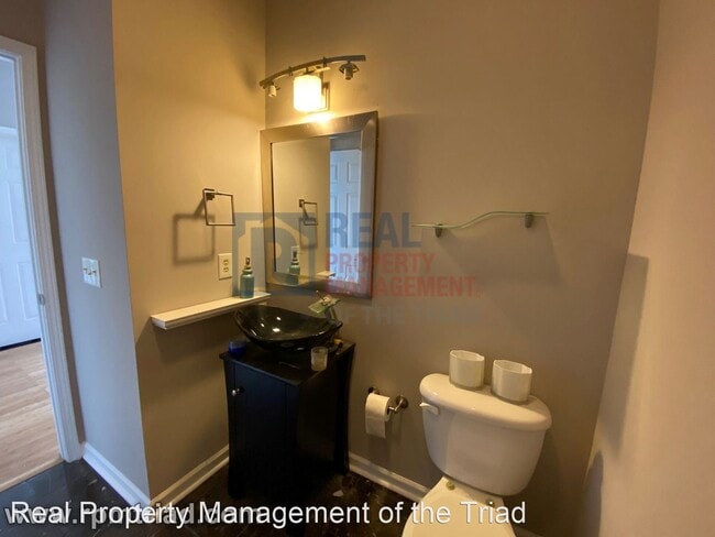 Building Photo - 2 br, 2.5 bath House - 1248 Burton Ave