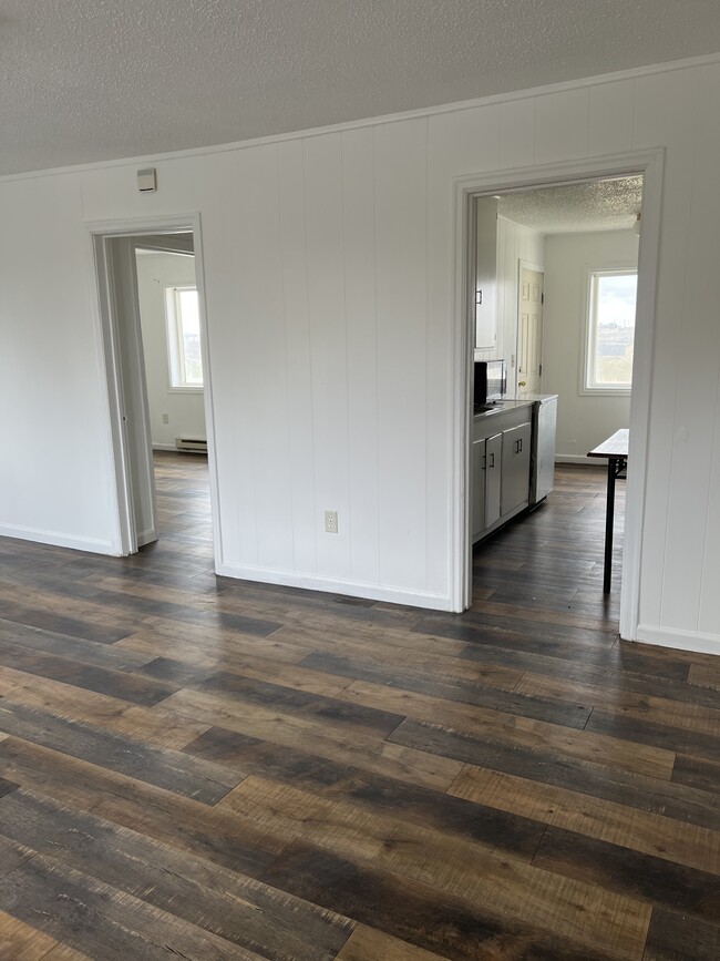 Building Photo - 802 N Grape Dr
