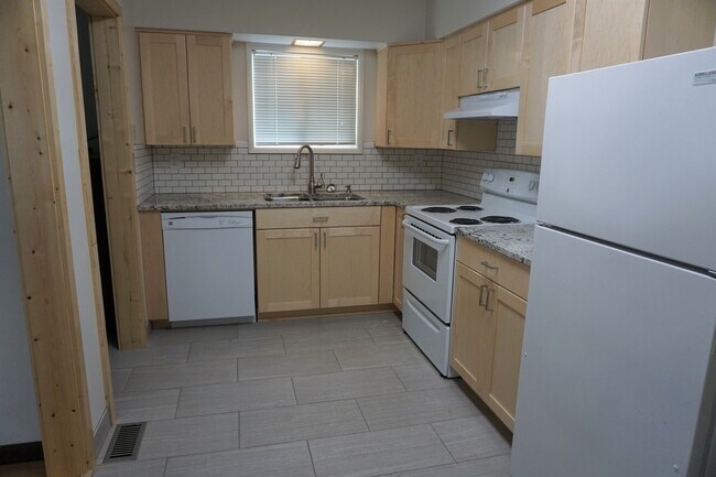 Foto del edificio - 2906 SE Geary St
