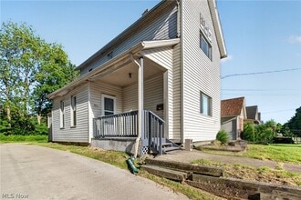 Building Photo - 511 Brown St