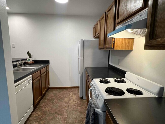 Building Photo - 123 3rd St