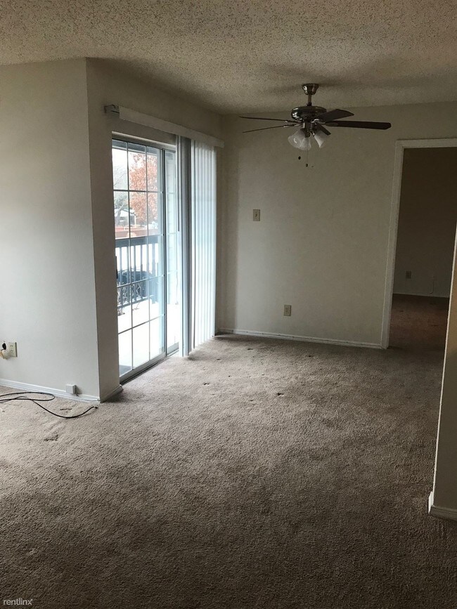 Building Photo - 18333 Roehampton Dr