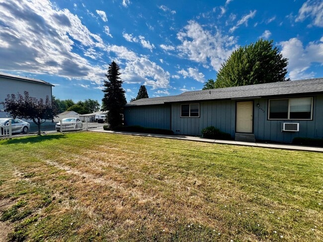 Building Photo - 4802 Bonnie Ln