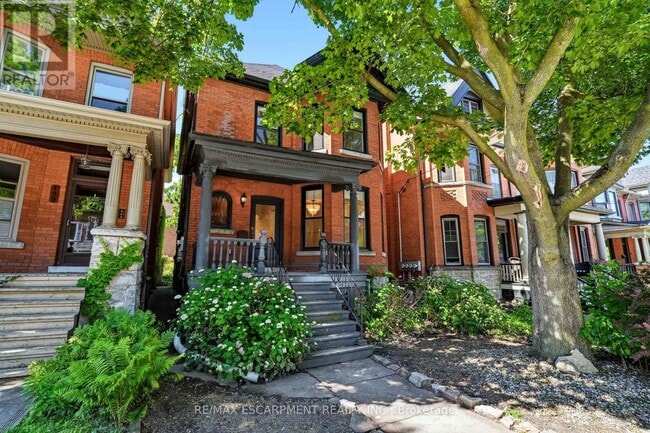 Building Photo - 131 Markland St