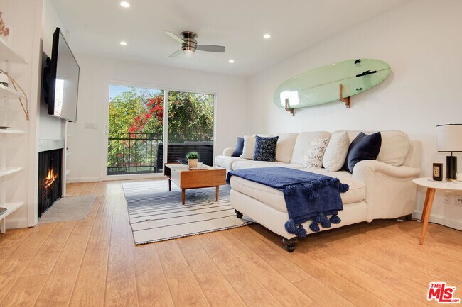 Foto del edificio - 6476 Cavalleri Rd