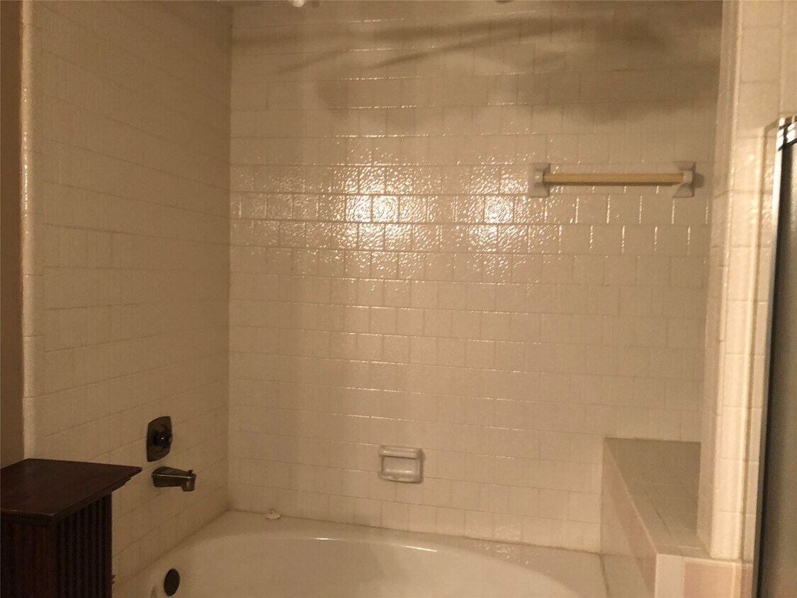 Foto del edificio - 8715 Lawncliff Ln