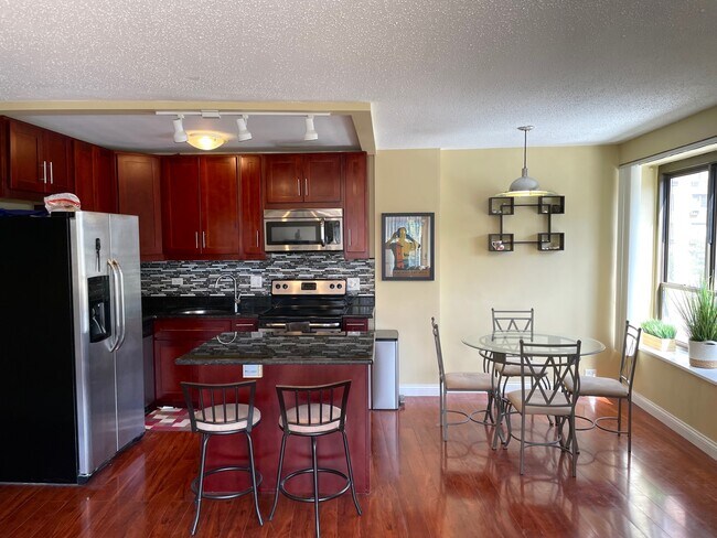 Foto del edificio - 2930 N Sheridan Rd