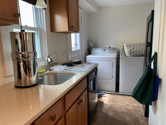 Foto del edificio - 229 Spring St