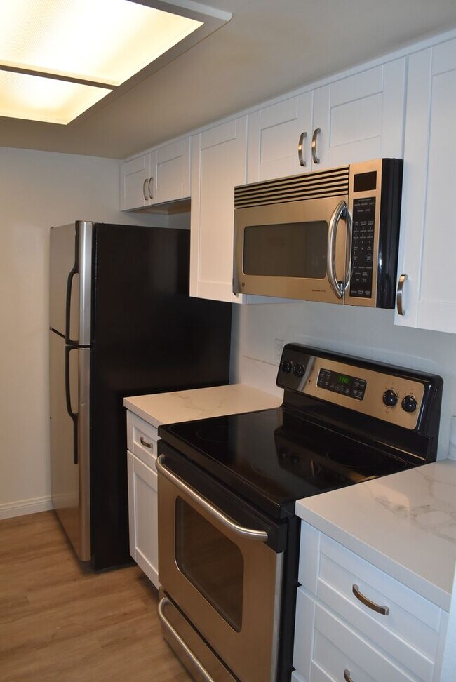 Foto del edificio - Remodeled 1 Bed, 1 Bath First Floor Condo in Carmel Trails