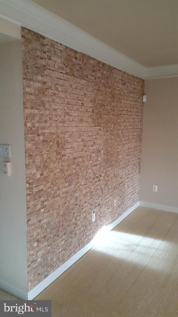 Building Photo - 563 Whetstone Glen St