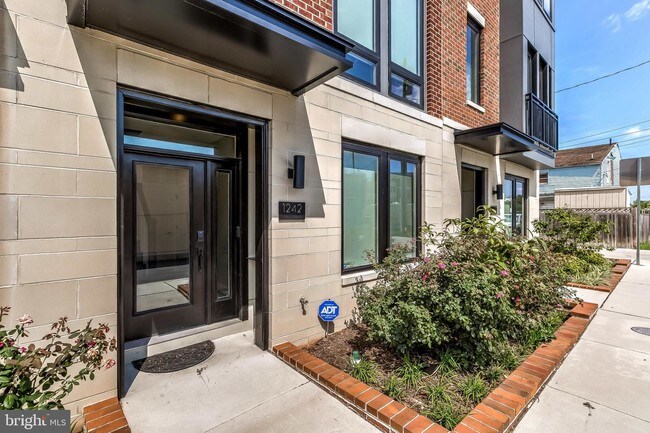 Foto del edificio - 1242 Richardson St